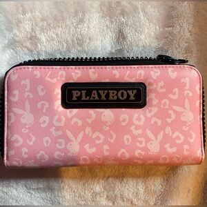 🖤🐰 🩷AUTHENTIC PLAYBOY Pink Cheetah Print Zip Around Woman’s Wallet🩷🖤🐰